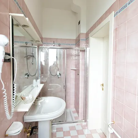 Lussana Hotel 3*