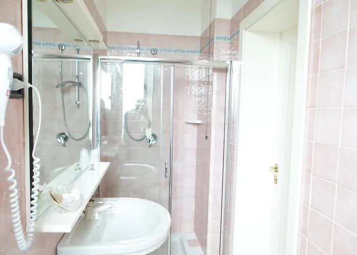Lussana Hotel 3*